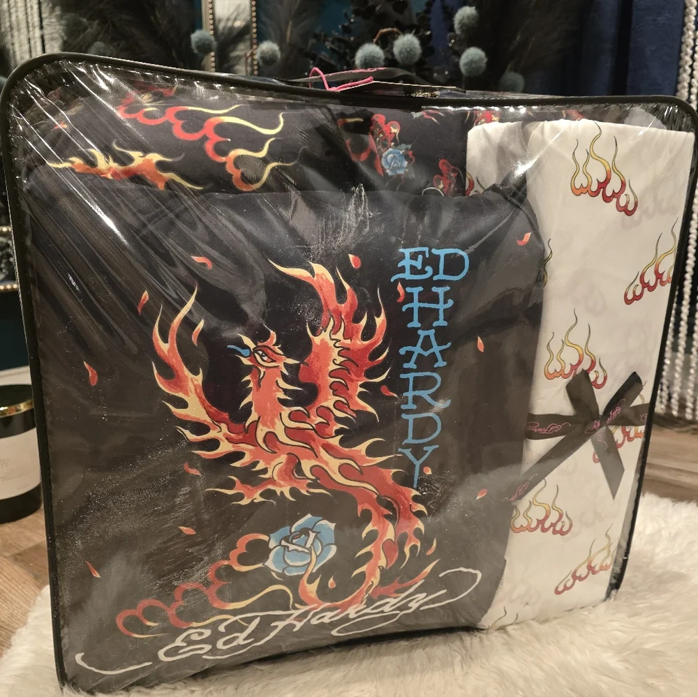 Ed Hardy Hot Flames Tattoo Roses QUUEN 8 piece complete Bedding set new